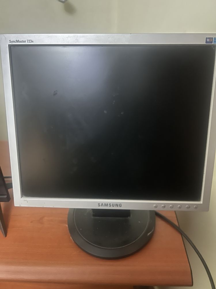 Samsung SyncMaster 723N monitor sotiladi