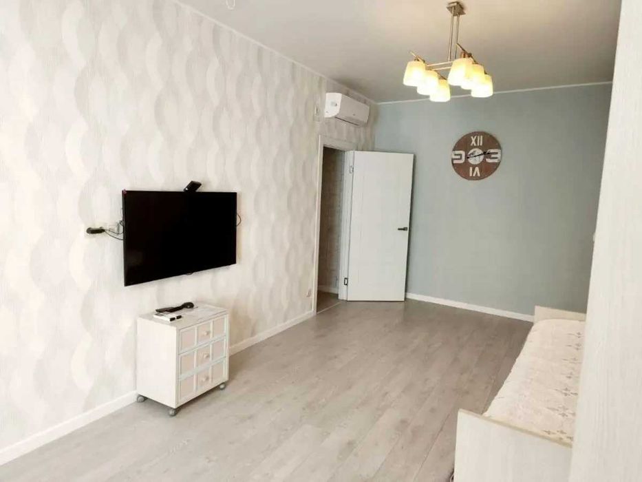 Дава се под наем Тристаен апартамент в София, Банишора - 85 кв.м за 663 € - Снимка #2