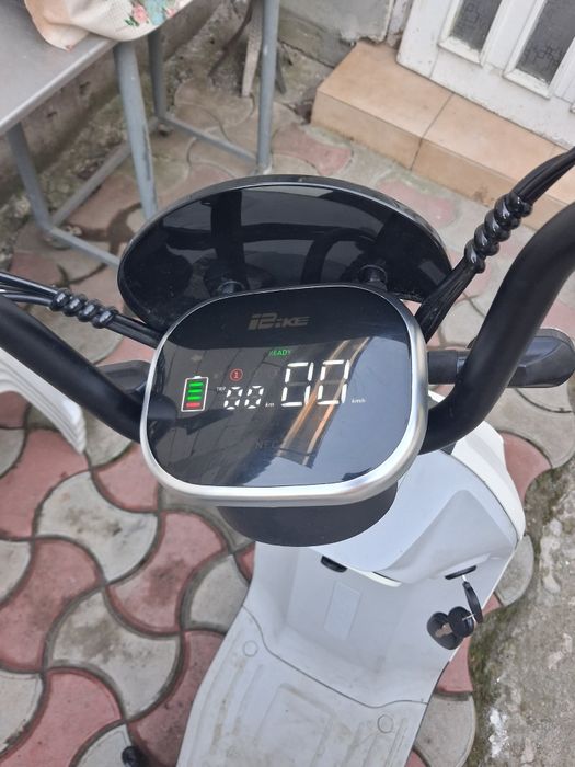 De vanzare scuter electric