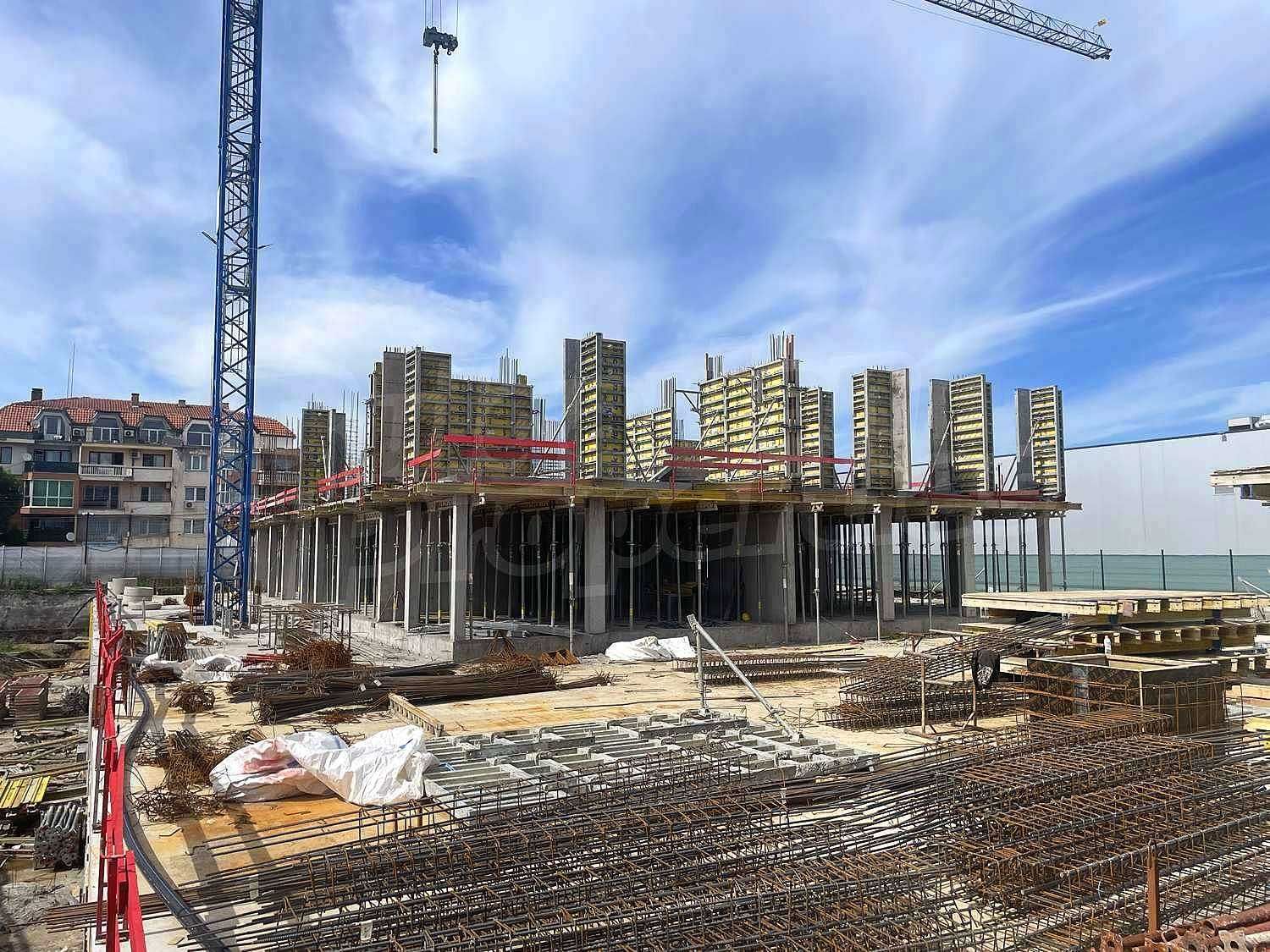Продава тристаен апартамент в AМur Gardens