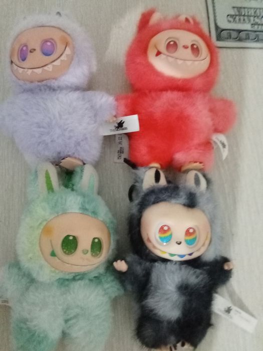 Продам 4 лабубу.