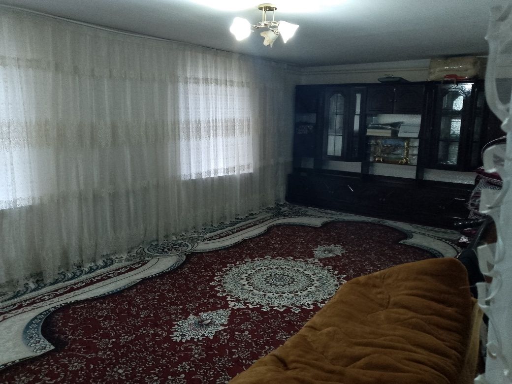 54000$ ga Toshkent viloyatidan uy bog'lari bilan birga sotiladi