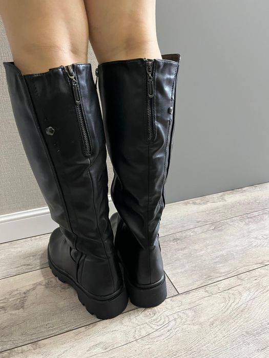 Продам женскую зимнюю обувь