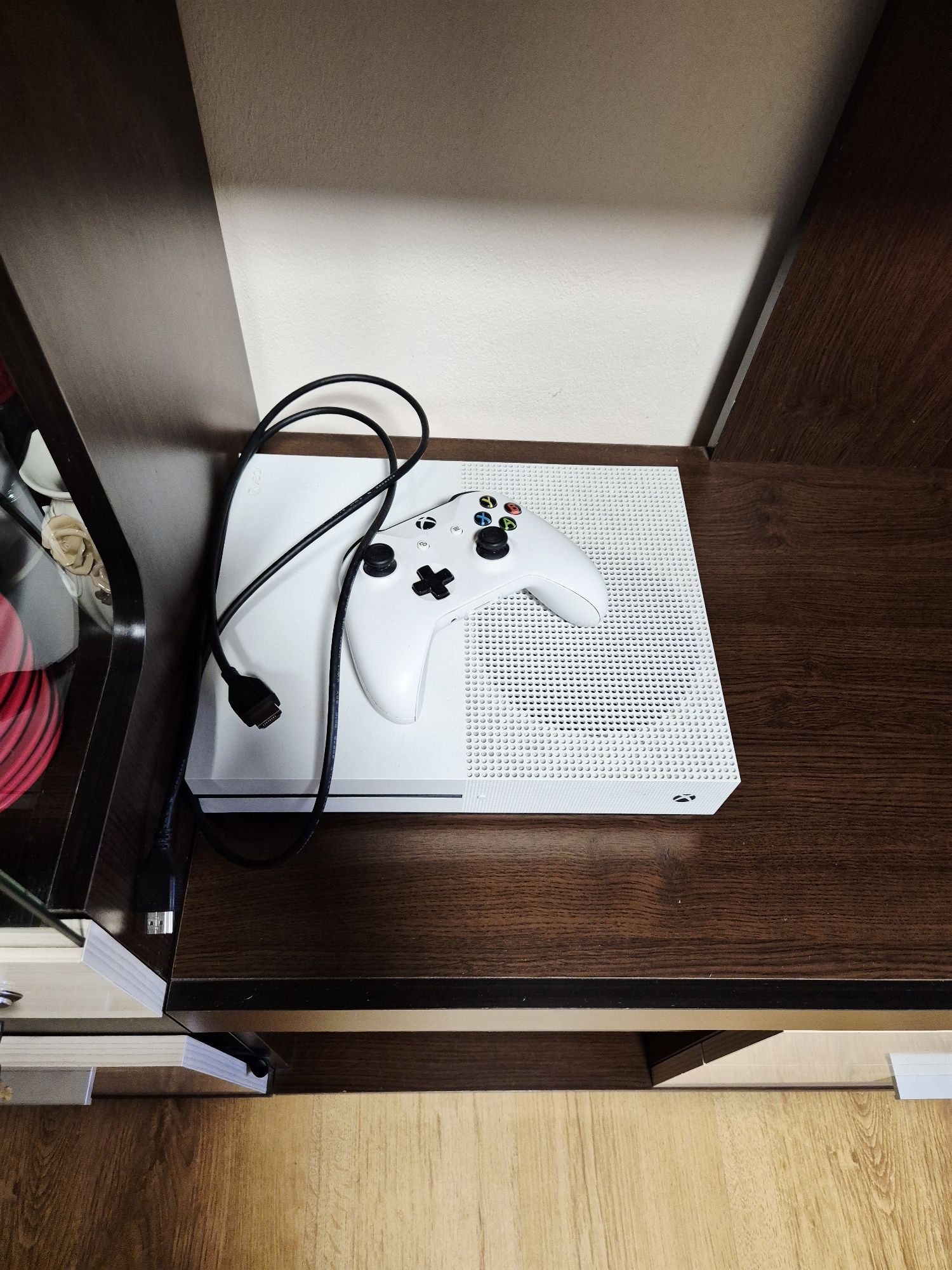 Microsoft Xbox One S 1TB Console -  Бял
1
117686