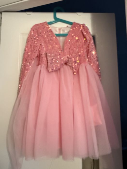 Детское нарядное розовое платье с пайетками