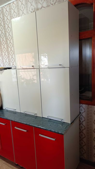 Продам кухню гарнитуру в хорошем состоянии