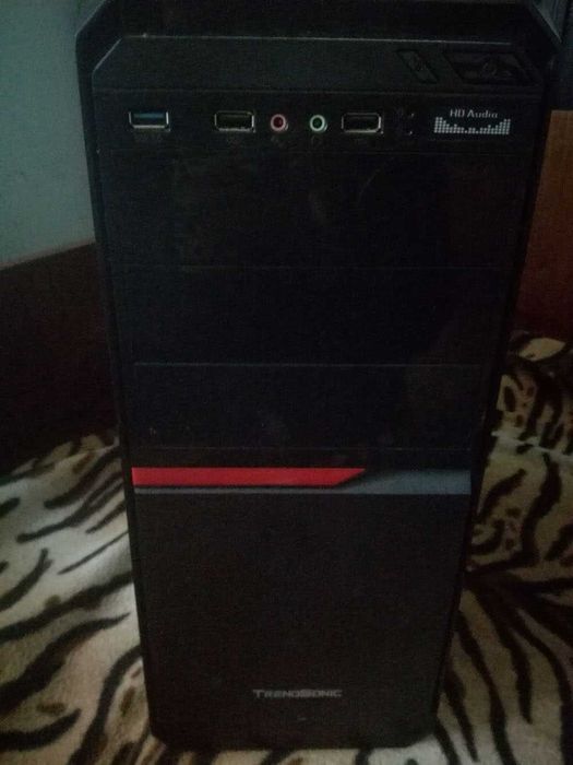 Компютър с Четири Ядрен Процесор AMD A8-3850 и Дъно ASRock A55M-DGS