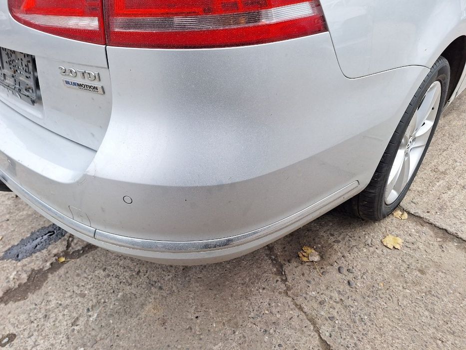Bara spate cu gauri de senzori si ornamenr cromat VOLKSWAGEN PASSAT B7 VARIANT 365 2010 - 2014 , gri LA7W