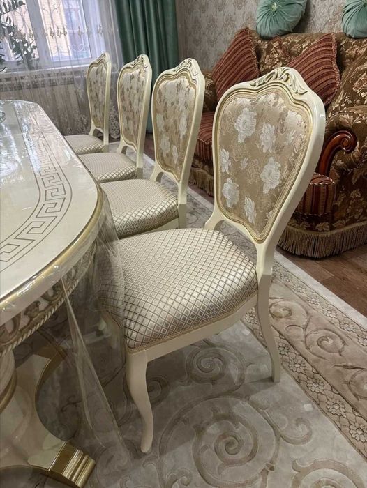 Продам стол со стульями б/у