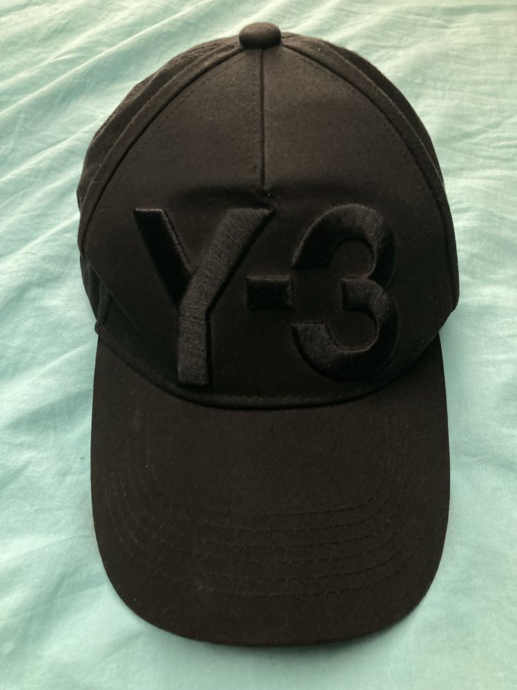 Шапки Yeezy, SKG, Adidas и Шорти Champion