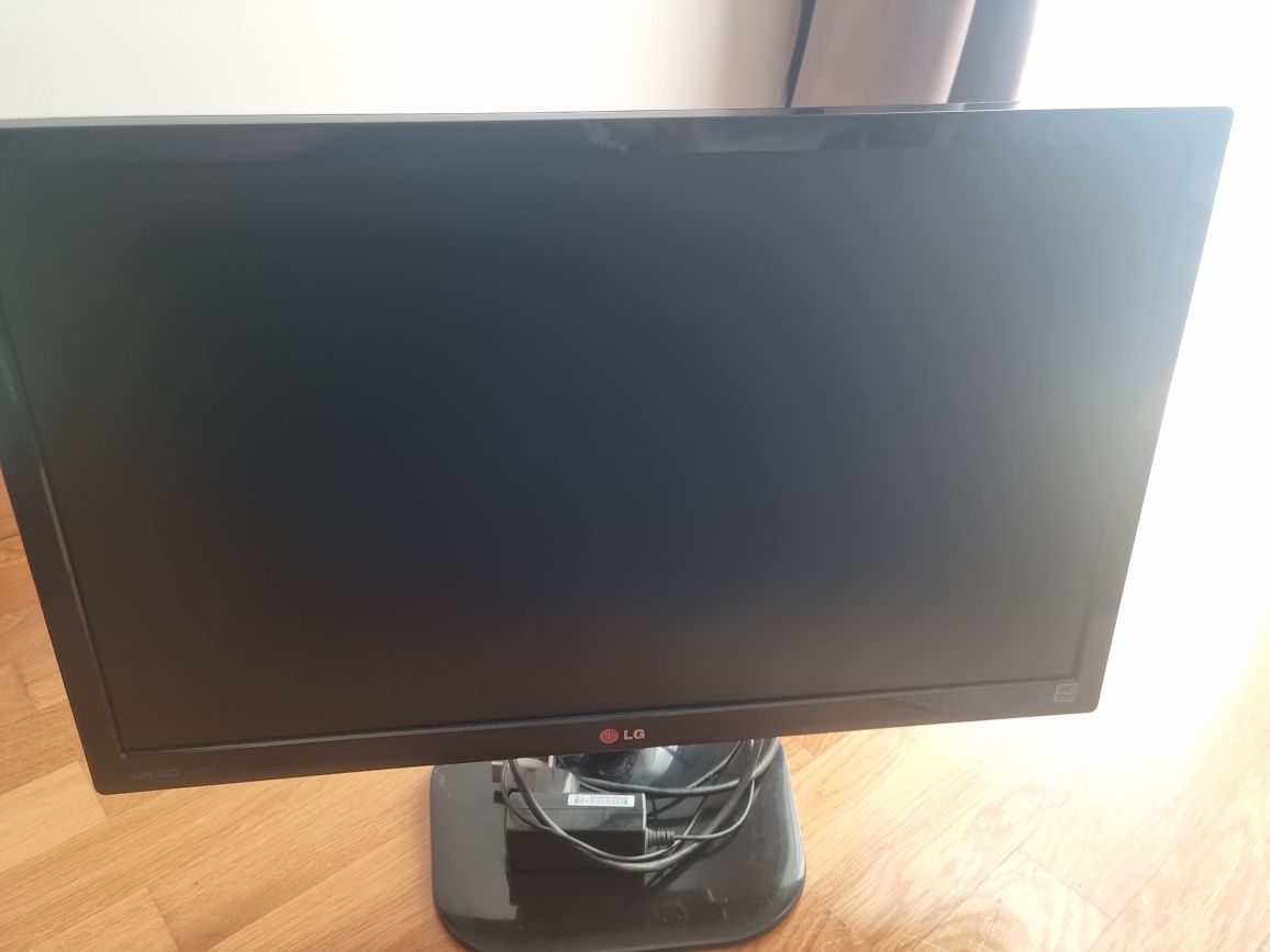 Calculator Dell si monitor LG 24".