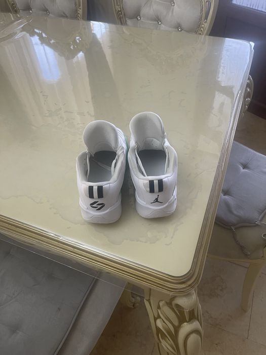 Adidasi Nike Jordan