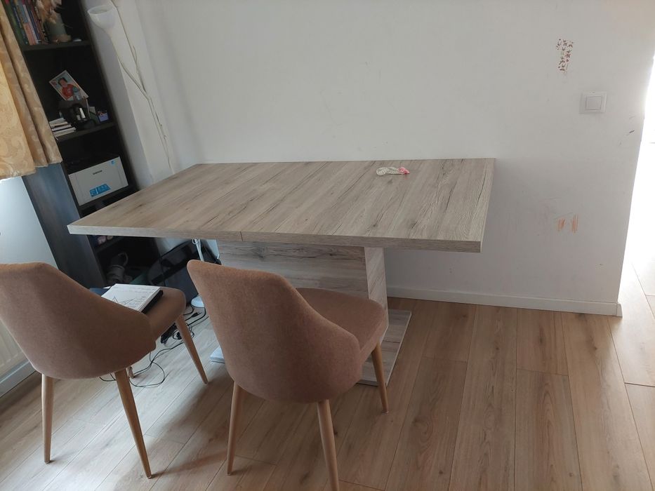 Masa living extensibila + 4 scaune