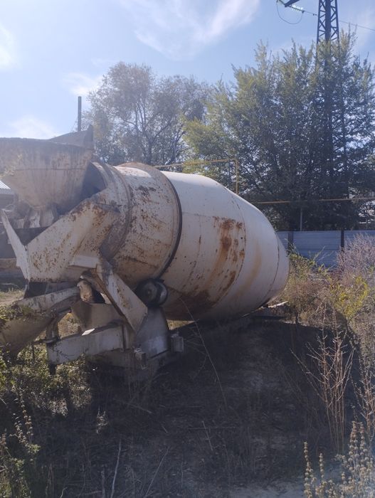 Продам бочку от миксера с подрамникам