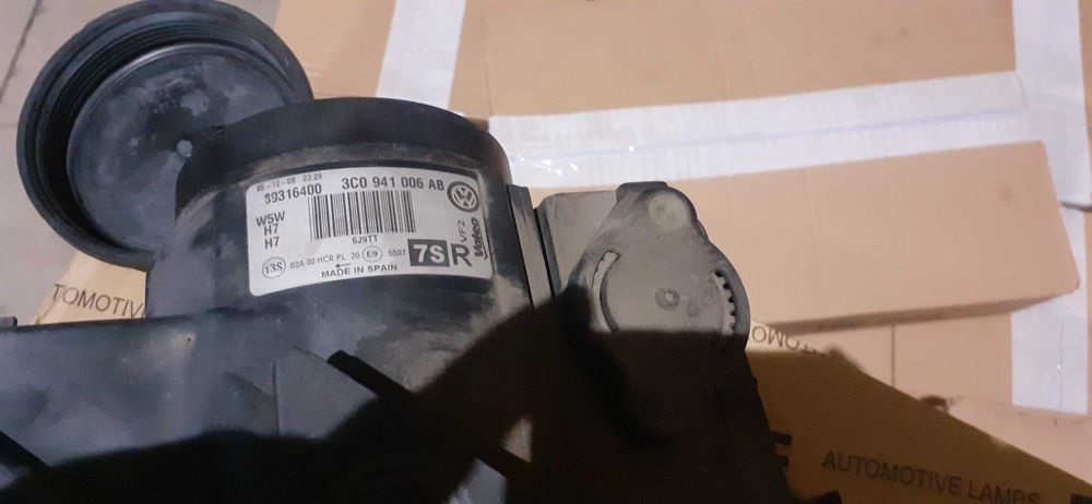 Десен фар за Passat B6