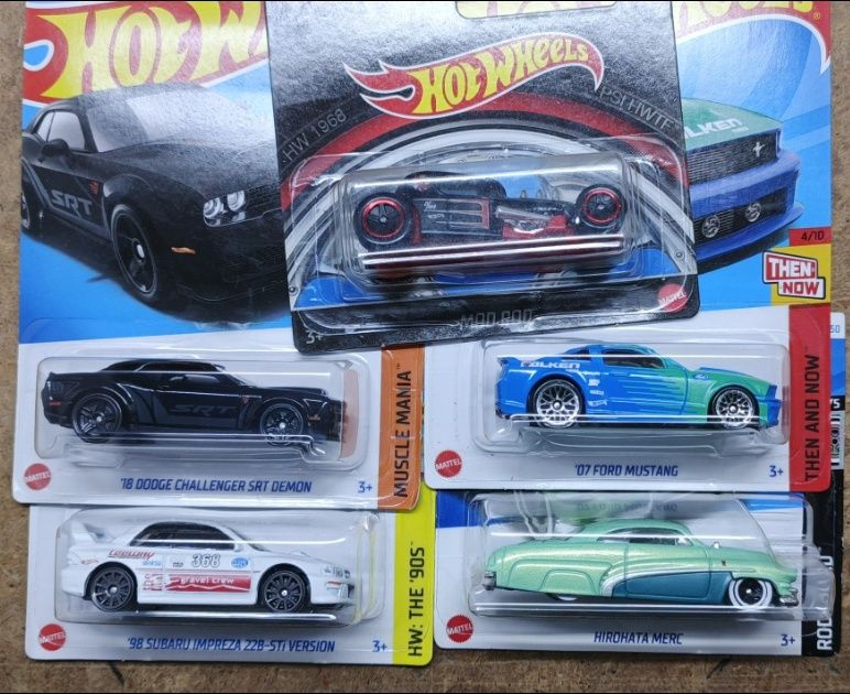 Продам модели Hot wheels