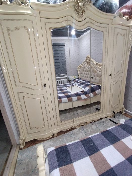 Продаётся спальный гарнитур в классическом стиле