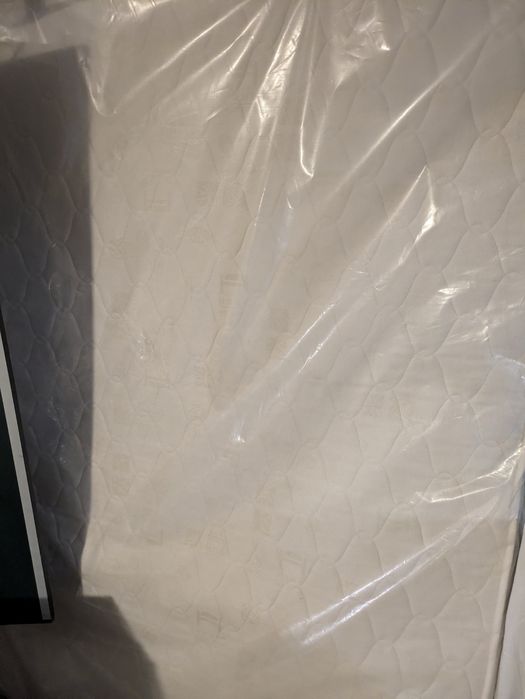 Продавам матрак 2 бр.