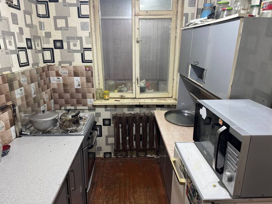 Jaxon market orqasida 1 etaj 2 xona