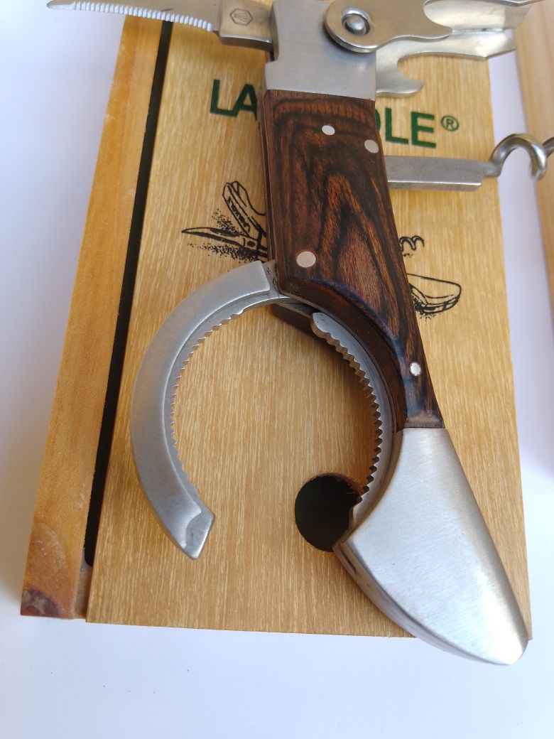 Laguiole -ножчета с резачка за пури, тирбушон и отварачка