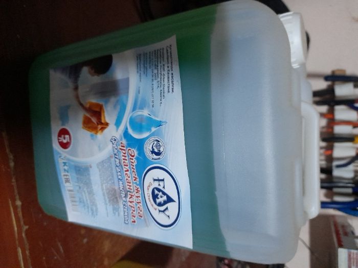 Продам моющее средство для стёкол в 5 литровых канистрах.