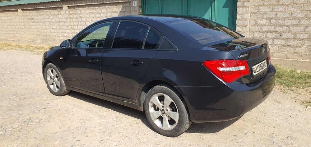 Продаю CHEVROLET CRUZE 1.6 Full позиция