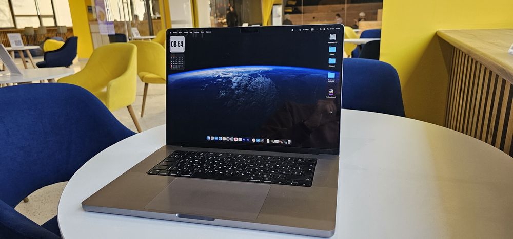 Macbook pro 16 m1 16gb 500 gb акб 99% как новый