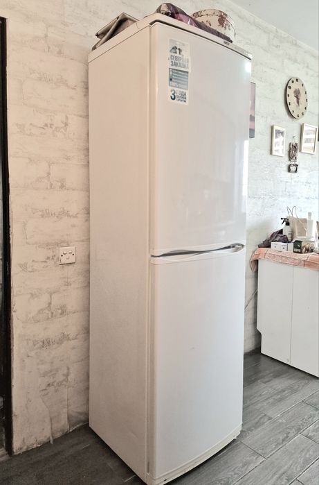 Продам Холодильник Атлант