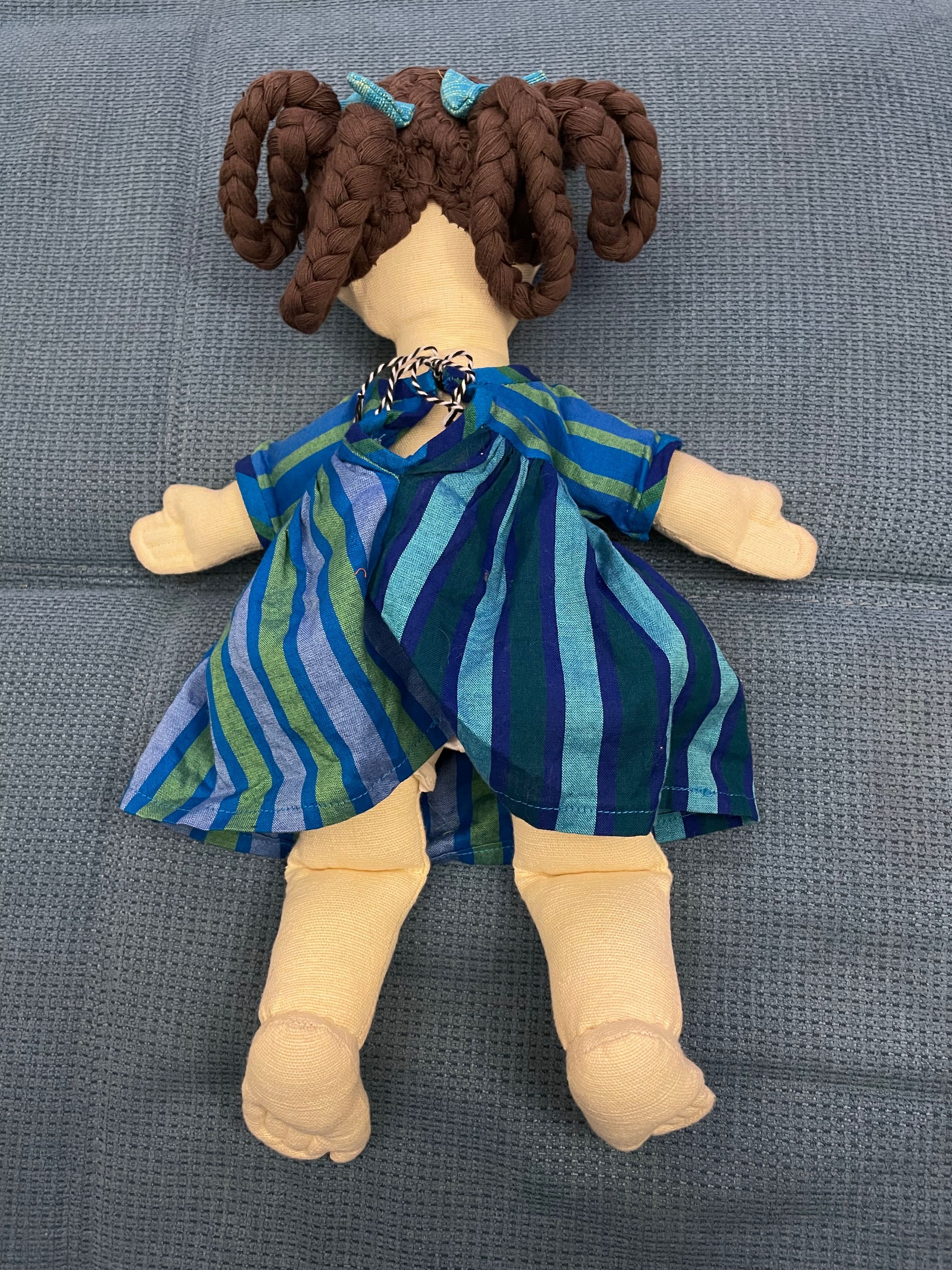 Детска кукла Шарлот от колекцията “Боси крачета” на Барбара Сансони