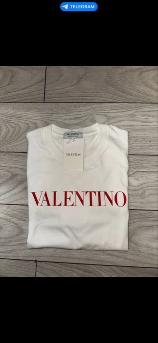 Футболка:Valentino