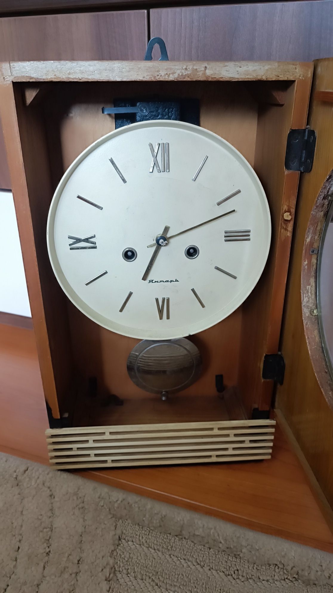 Ceas vechi de perete cu pendul
