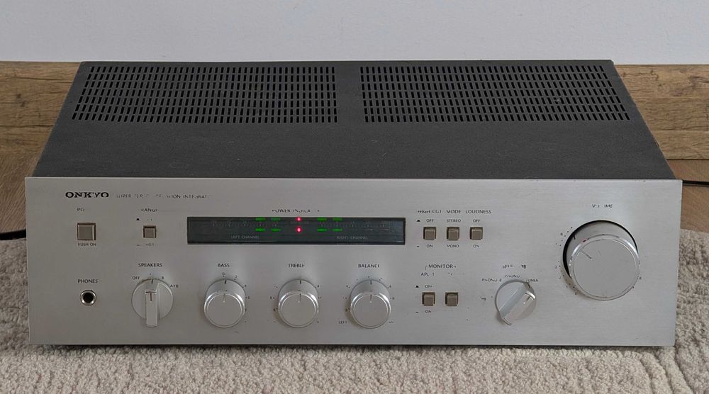 Onkyo A-7040 de top top