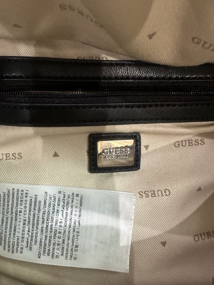 Оригинална чанта guess
