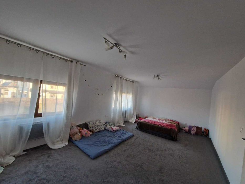 Casa situată în Dumbrava Roșie,la 7 km de Piatra Neamț,3 nivele D+P+M