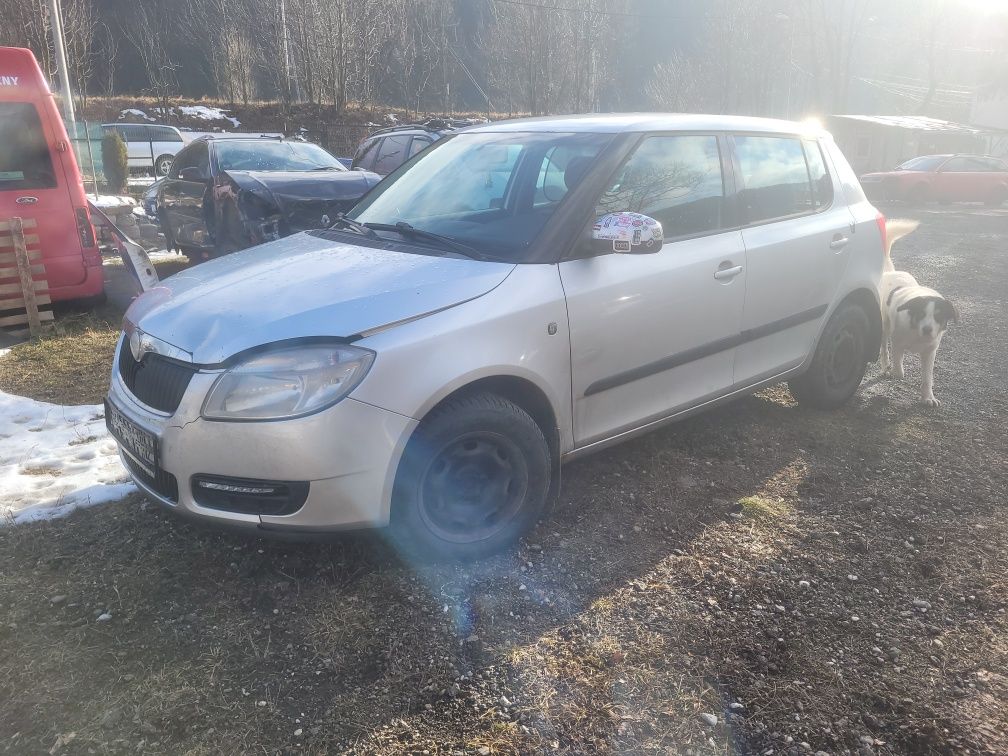 Usii, aripa stanga Skoda Fabia 2  2008