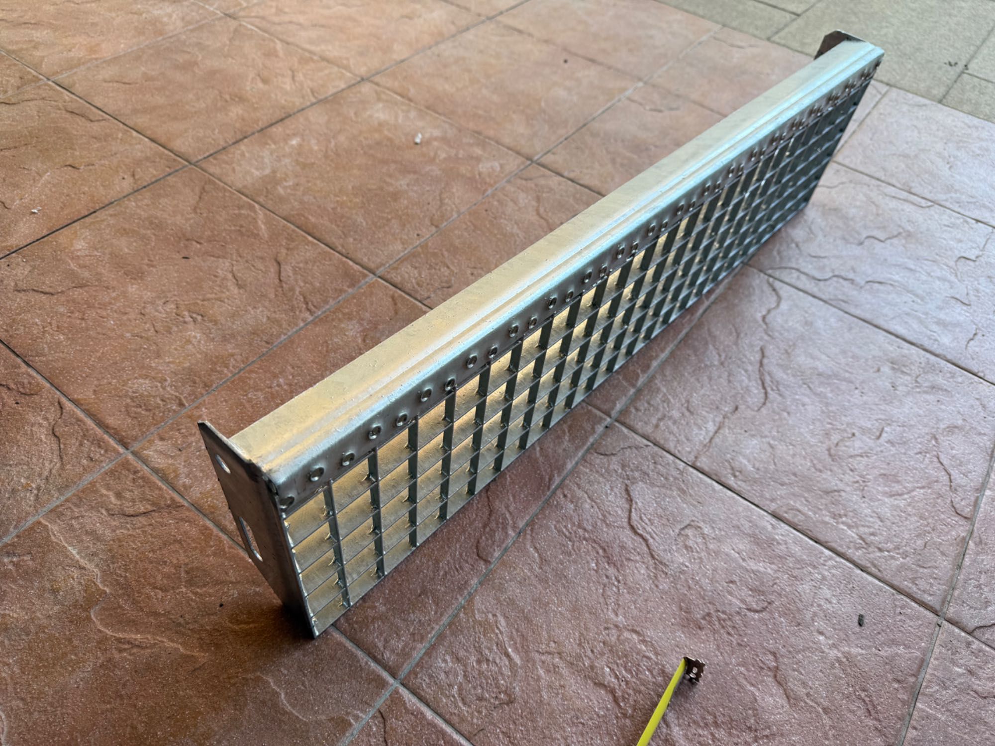 Trepte scara metal zincate 800x200 noi 14buc