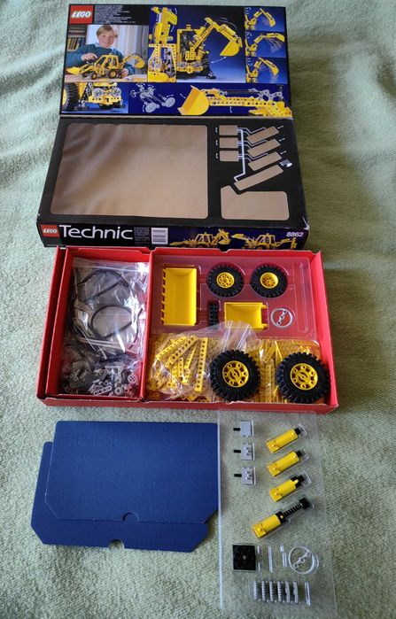Продавам Лего,LEGO Technic от 1988г. Модел-8865 кола и 8862-багер