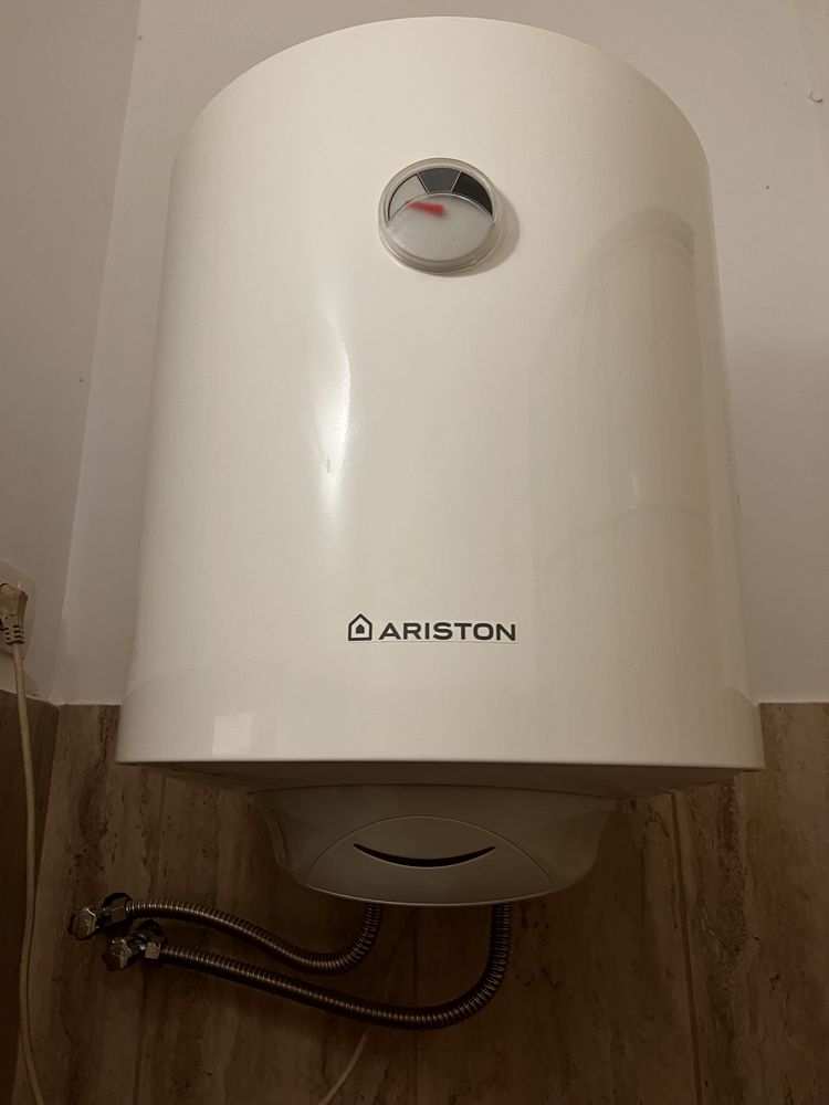 Vand boiler electric marca Ariston