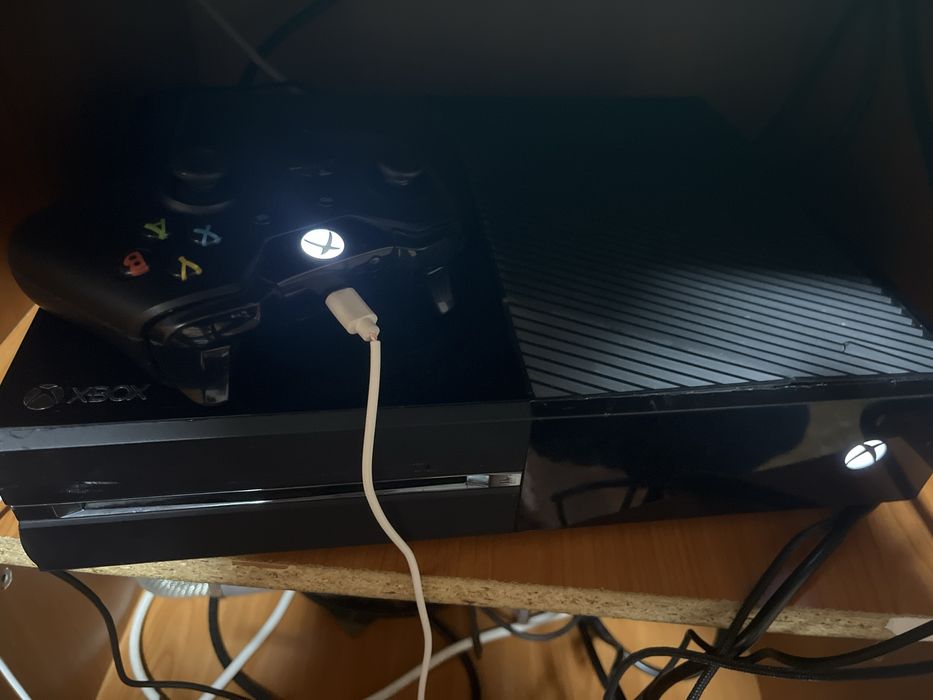vand xbox one cu 2 jocuri