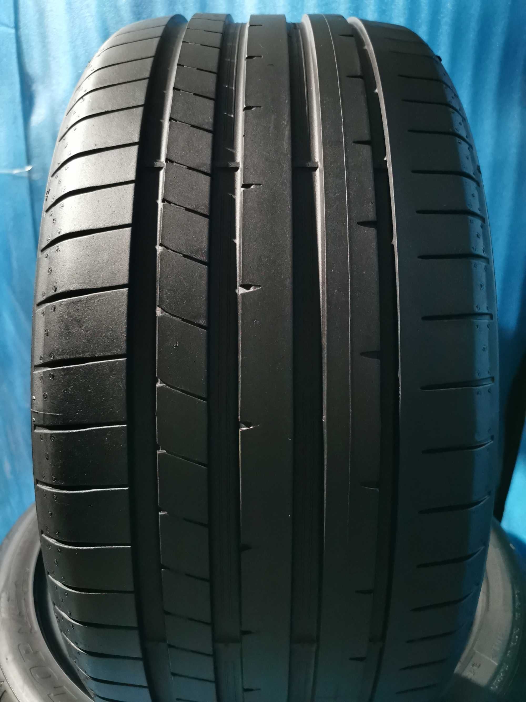 245 40 18 dunlop 4 buc