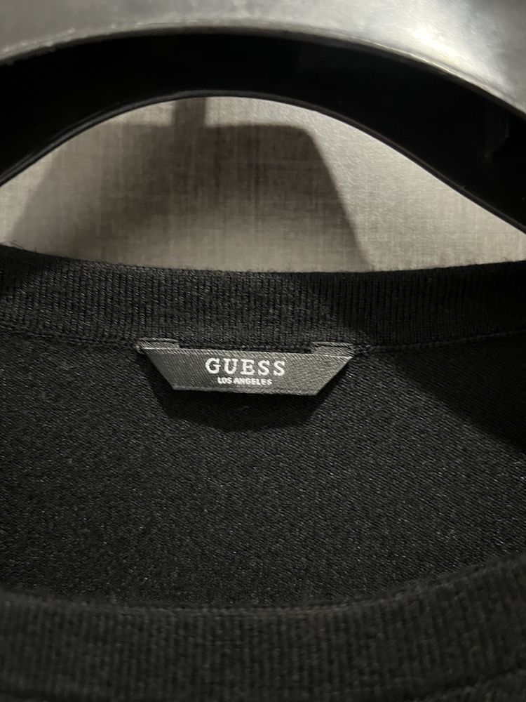 Рокля Guess.