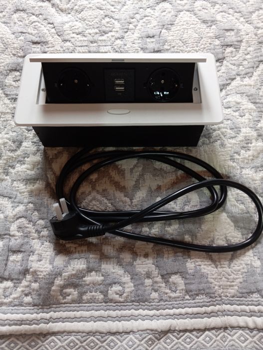 Выдвижная розетка.