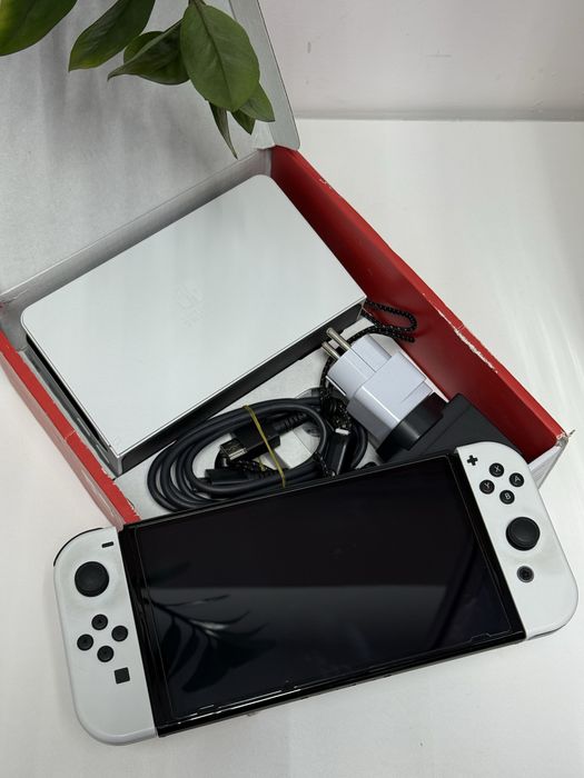 Прошитая Nintendo Switch Oled в полной комплектации