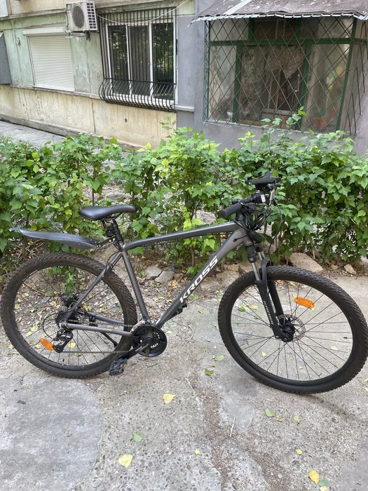 Bicicletă KROSS MTB 29” – 24 viteze, frâne pe disc – Stare foarte bună
