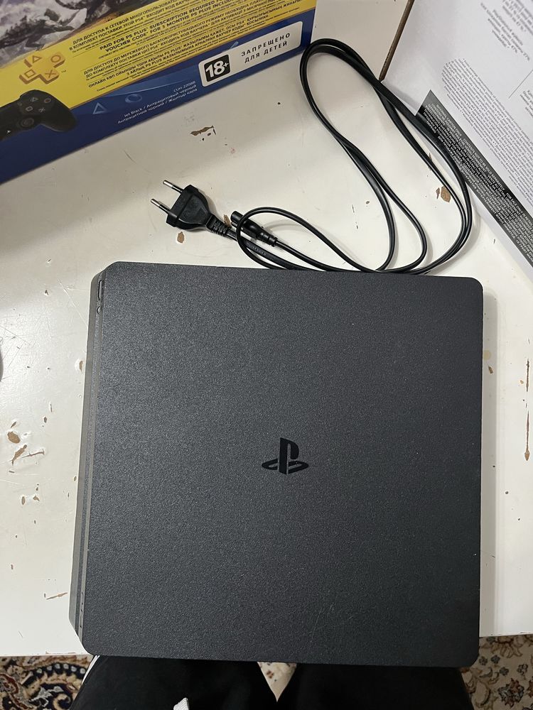 Playstation 4 slim
