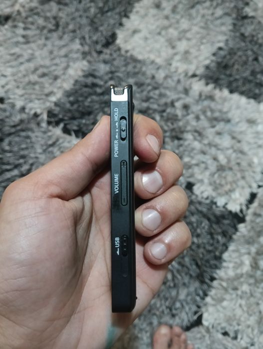 Vând urgent!!! Reportofon Sony ICD-UX560