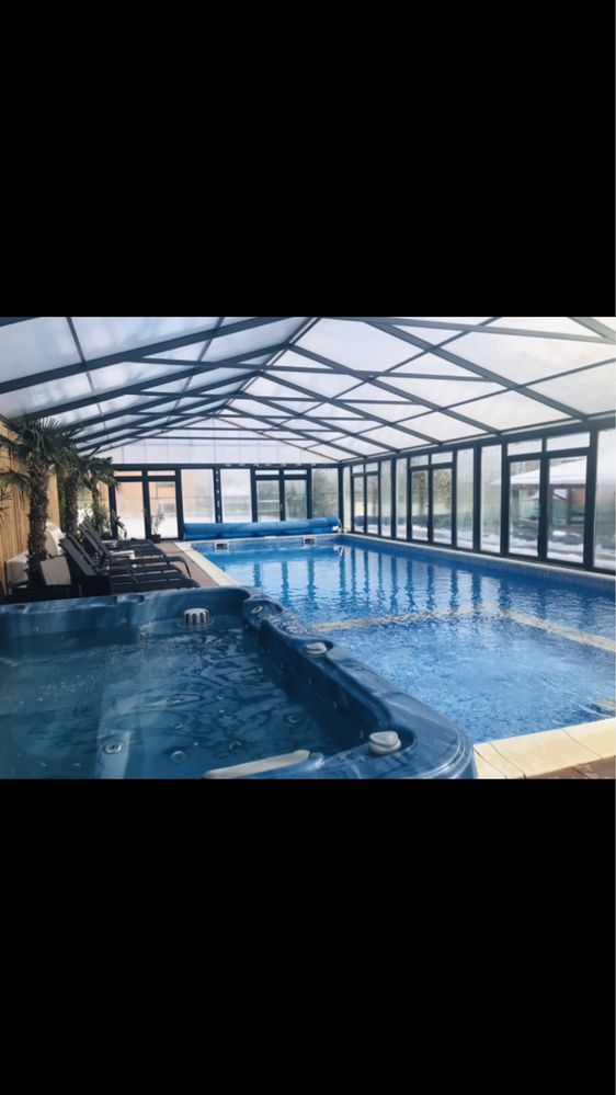 Cabana cu piscina, jacuzzi, sauna si teren sport