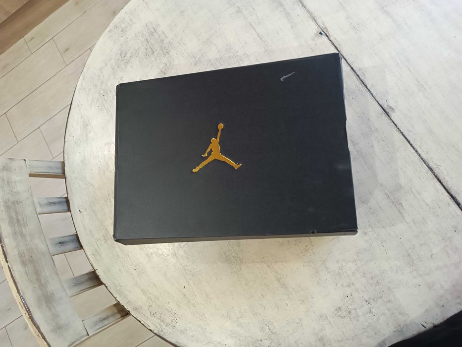 Air jordan 1 mid yellow and black