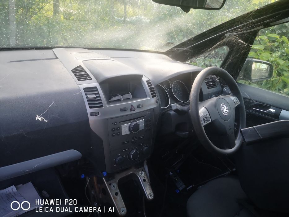 Опел зафира на части