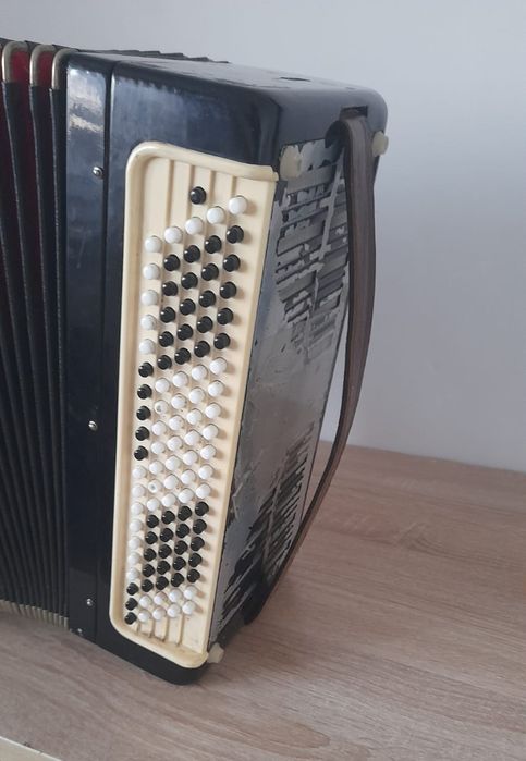 Баян этюд 
Внешнее состояние 6/10
По звуку всё отличн